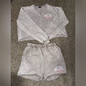 Fashion nova matching set - very comfortable sz M for both top & bottom